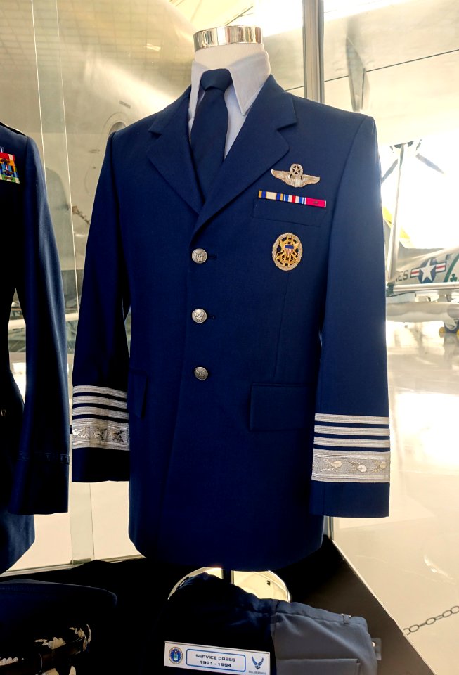 Tony McPeak service dress - Evergreen Aviation & Space Museum - McMinnville, Oregon - DSC00687