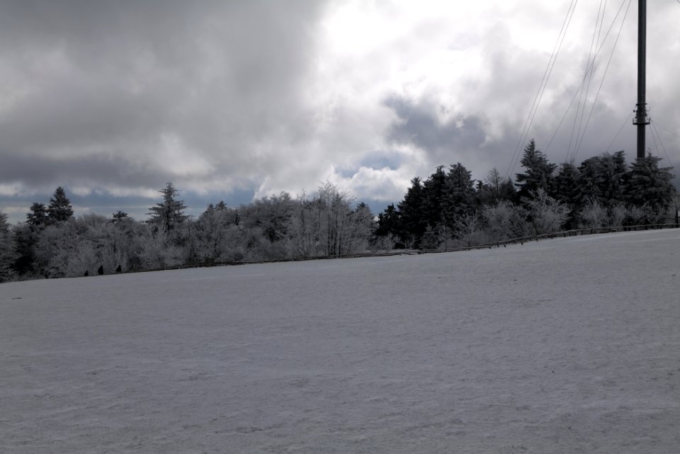 Top of Großer Feldberg with snow 2021-04-06 79