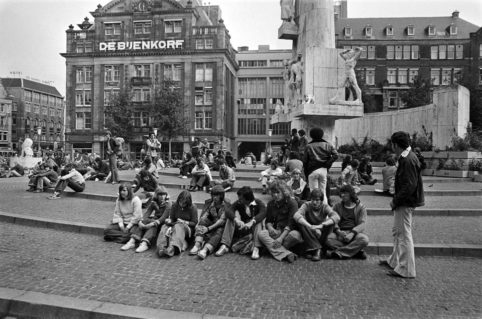Toeristen op de Dam in Amsterdam, Bestanddeelnr 929-2855