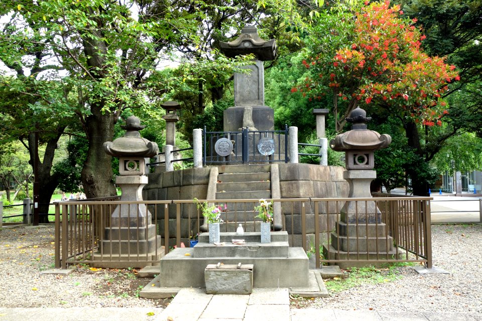 Tomb of Shogi-tai Warriors (彰義隊の墓) - Ueno Park - Tokyo, Japan - DSC08000
