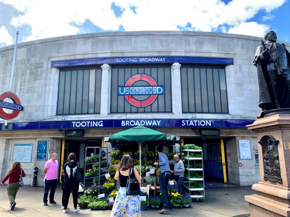 Tooting Broadway station bldg
