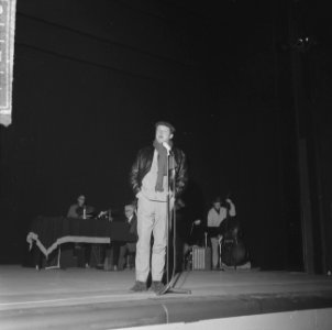 Toon Hermans weer in Carre, hier tijdens repetitie, Bestanddeelnr 917-2740