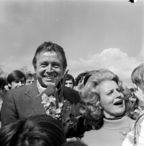 Toon Hermansdag in Haaren, Toon Hermans en mevrouw Schmelzer, Bestanddeelnr 926-4032