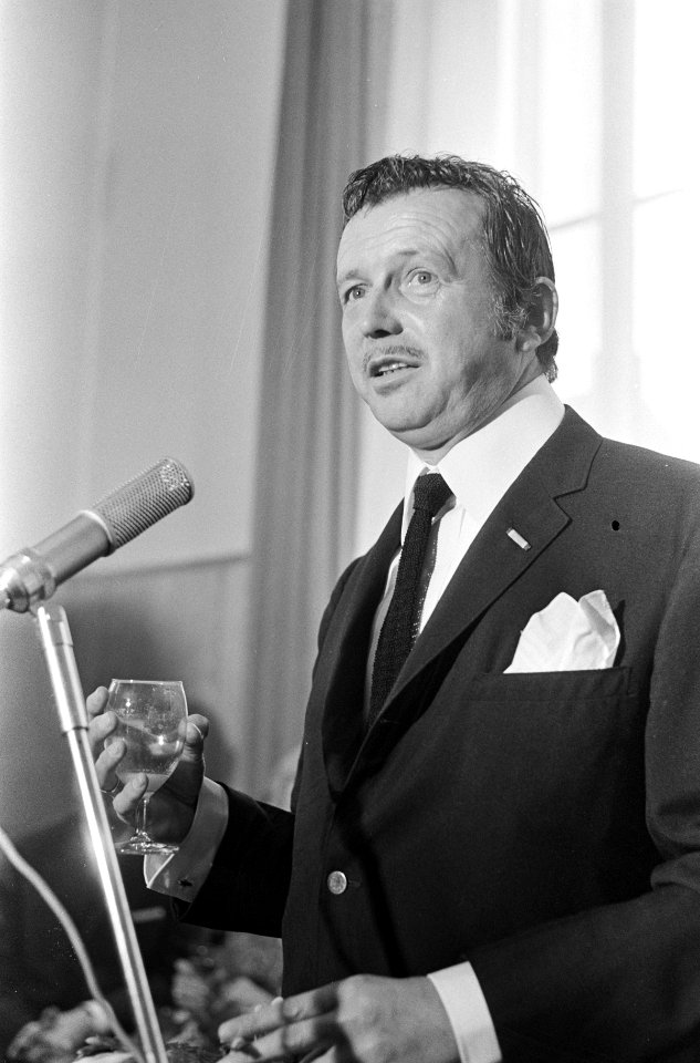 Toon Hermans dirigeerde Utrechts Harmonie-orkest, Toon Hermans (kop), Bestanddeelnr 919-8650