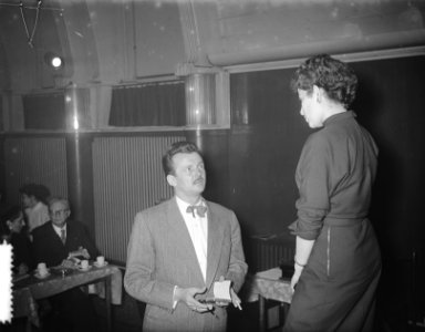 Toon Hermans begint vormingscursus in Minervapaviljoen, Bestanddeelnr 906-1065