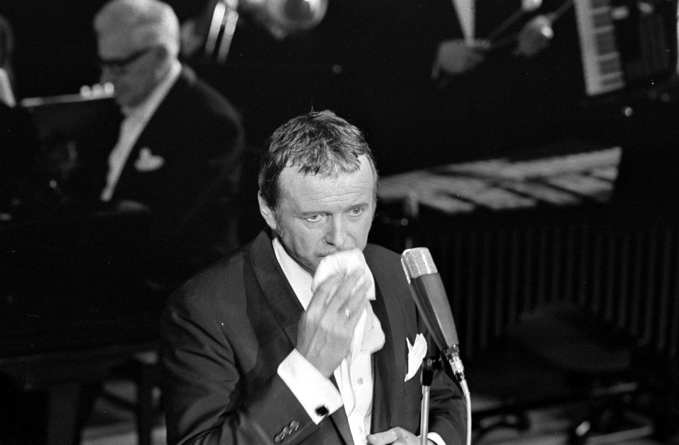 Toon Hermans in zijn show, Bestanddeelnr 921-5864