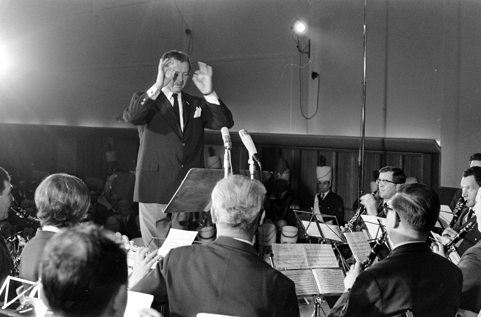 Toon Hermans dirigeerde Utrechts Harmonie-orkest, Bestanddeelnr 919-8648