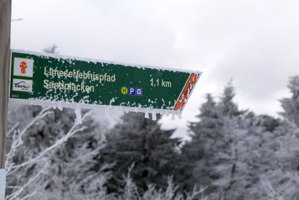 Top of Großer Feldberg with snow 2021-04-06 49