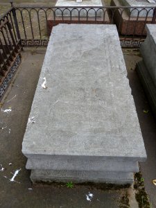 Toll E.N. grave