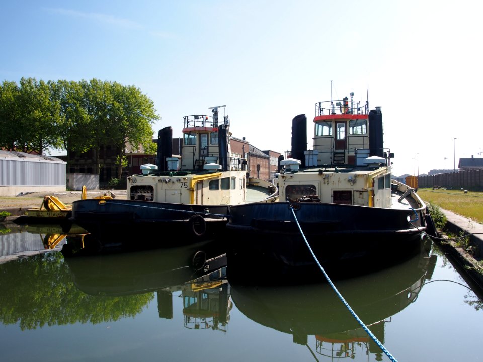 Toogboten 75 & 74, Kattendijkdok, Voith Schneider Propeller, Gemeentelijk Havenbedrijf Antwerpen, Kattendijkdok, pic1