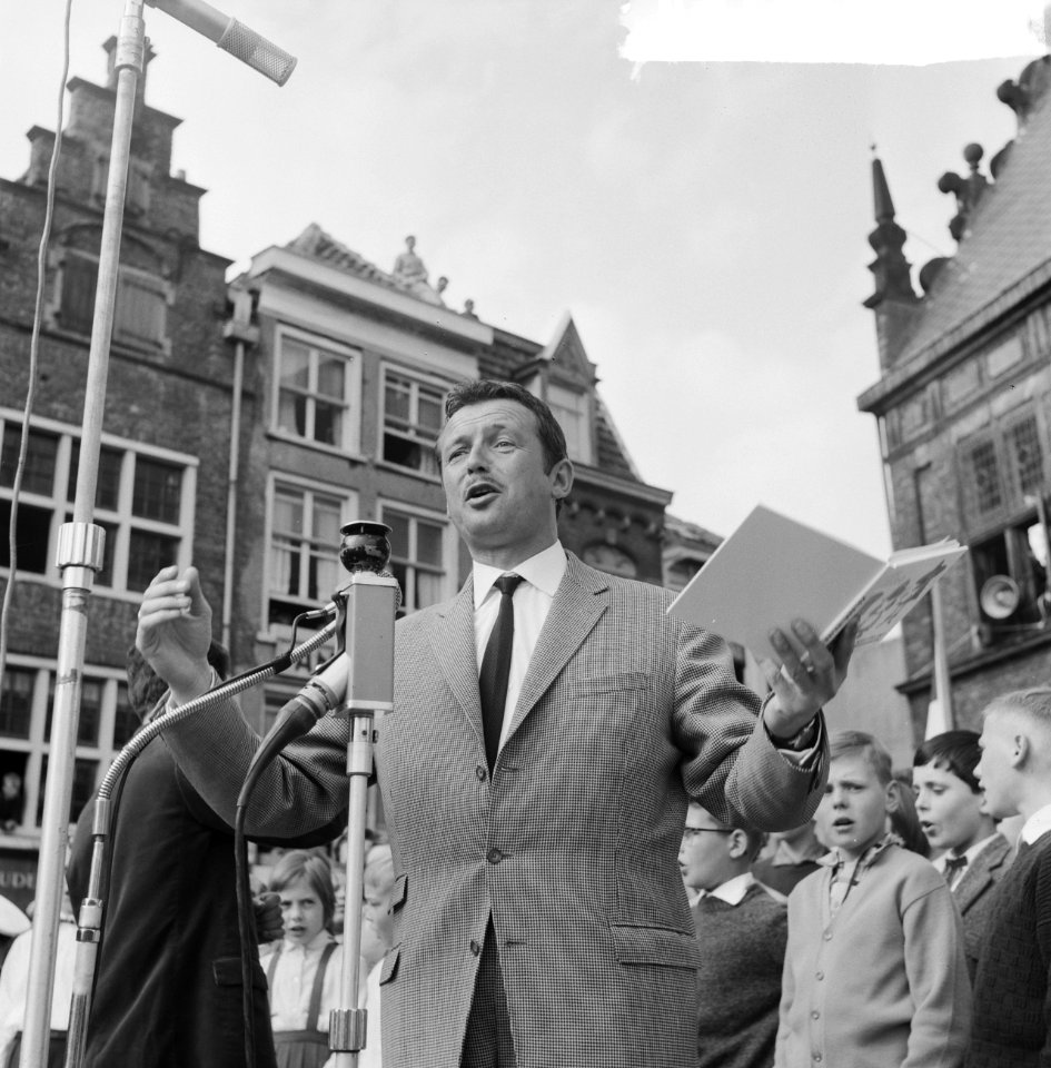 Toon Hermans in actie in Nijmegen, Bestanddeelnr 912-3402
