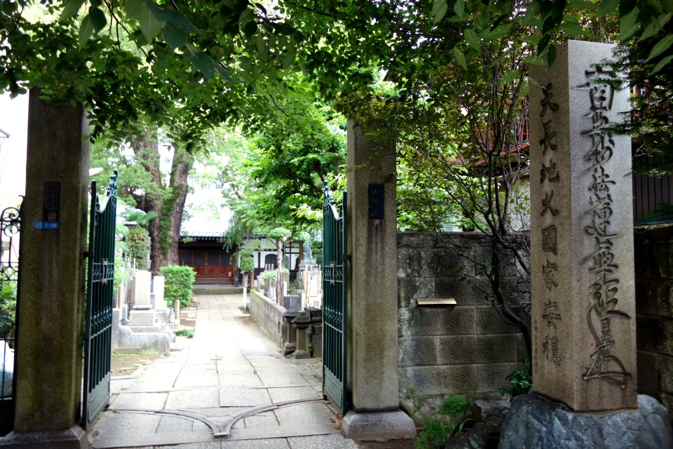 Tomb of Takahashi Deishu - Taito-ku, Tokyo, Japan - DSC08920