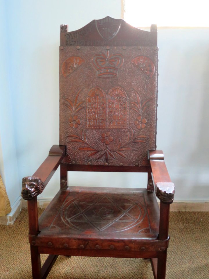 Tooled leather chair in the Centro Hebreo Sefaradi de Cuba
