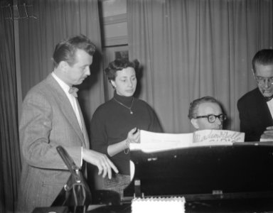 Toon Hermans begint vormingscursus in Minervapaviljoen, Bestanddeelnr 906-1064