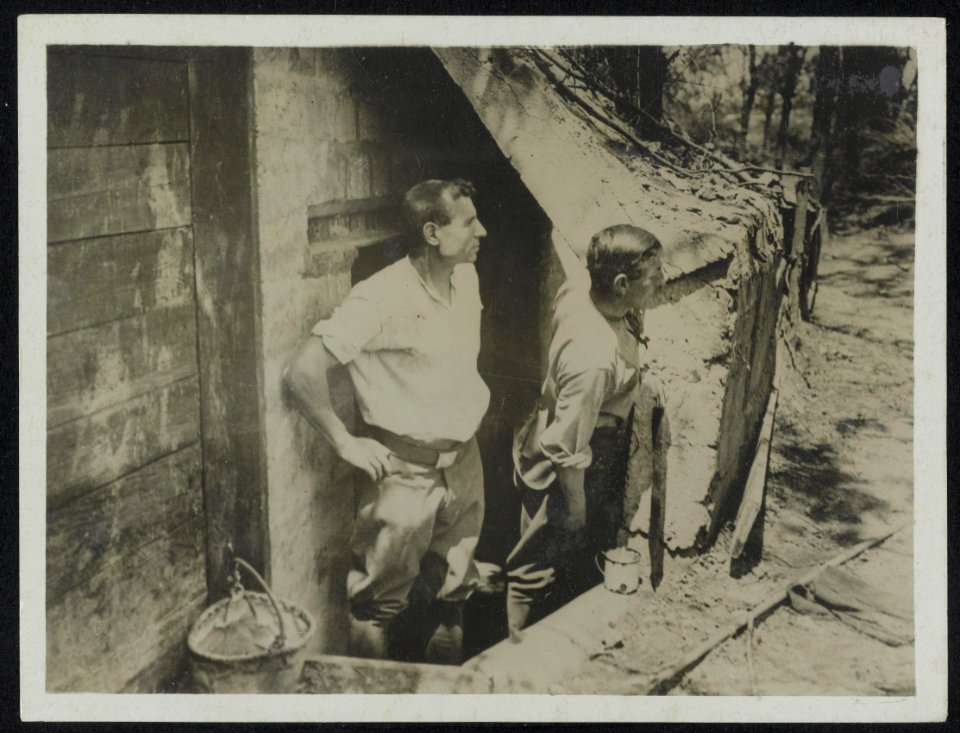 Tommies at their dug out entrance - once a boche concrete gun position. Blangy, Bestanddeelnr 158-0934