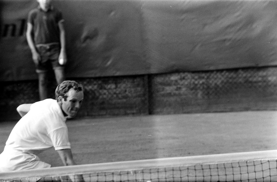 Tom Okker in actie tegen Roger Taylor, Bestanddeelnr 922-6792