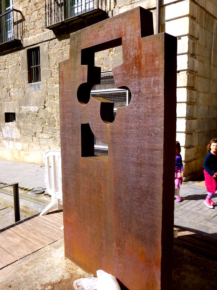 Tolosa - Escultura 'Lizardiren Leihoa', de Eduardo Chillida