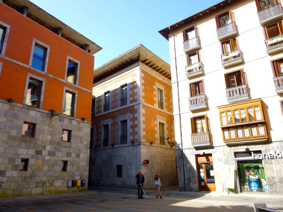 Tolosa - Andre Maria Plaza 02