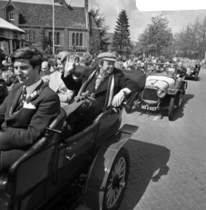Toon Hermansdag in Haaren, Toon Hermans tijdens rondrit, Bestanddeelnr 926-4036