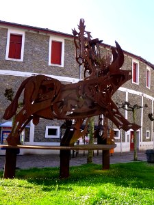 Tolosa - Escultura 'Homenaje al Carnaval, a los Toros y al Deporte Rural', de Tomás Hernández Mendizábal (2003)