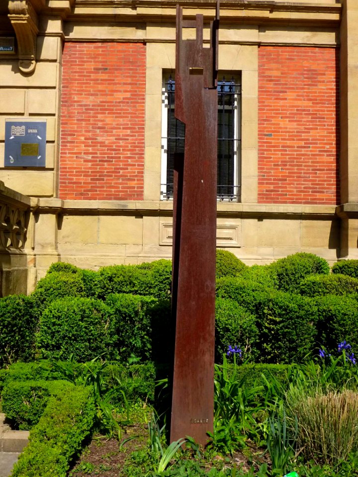 Tolosa - Escultura 'Oroimenaren Gaztelua', de Ricardo Ugarte