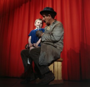 Tom Manders in Bij Dorus op schoot, Rotterdam, Bestanddeelnr 254-7999