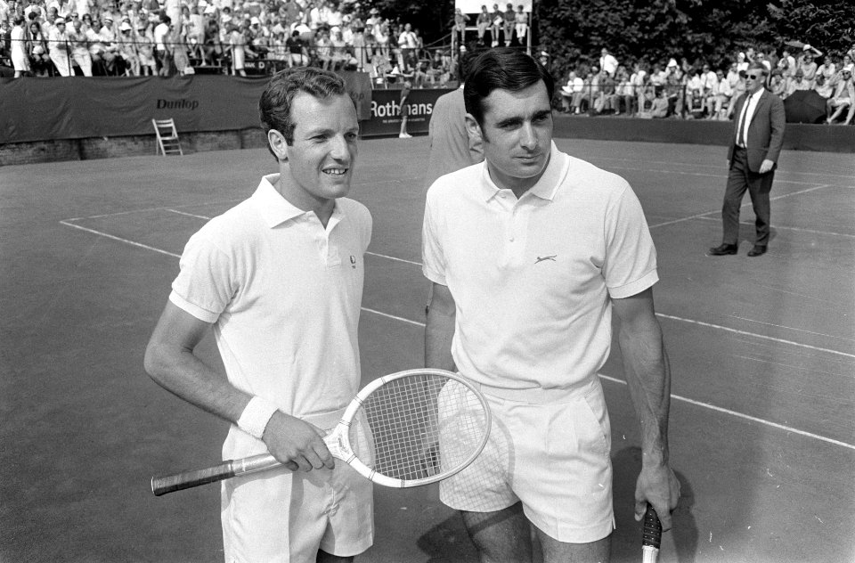 Tom Okker (l) en Roger Taylor (Engeland), Bestanddeelnr 922-6791