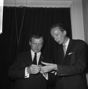 Toon Hermans en journalist, museumdirecteur en televisiepresentator Pierre Janse, Bestanddeelnr 918-4108