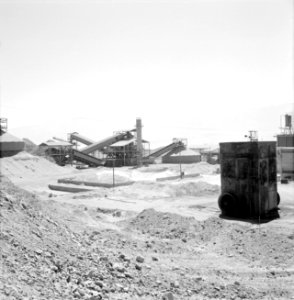 Timna in de Negevwoestijn het terrein van de kopermijnen met installaties en op, Bestanddeelnr 255-3662