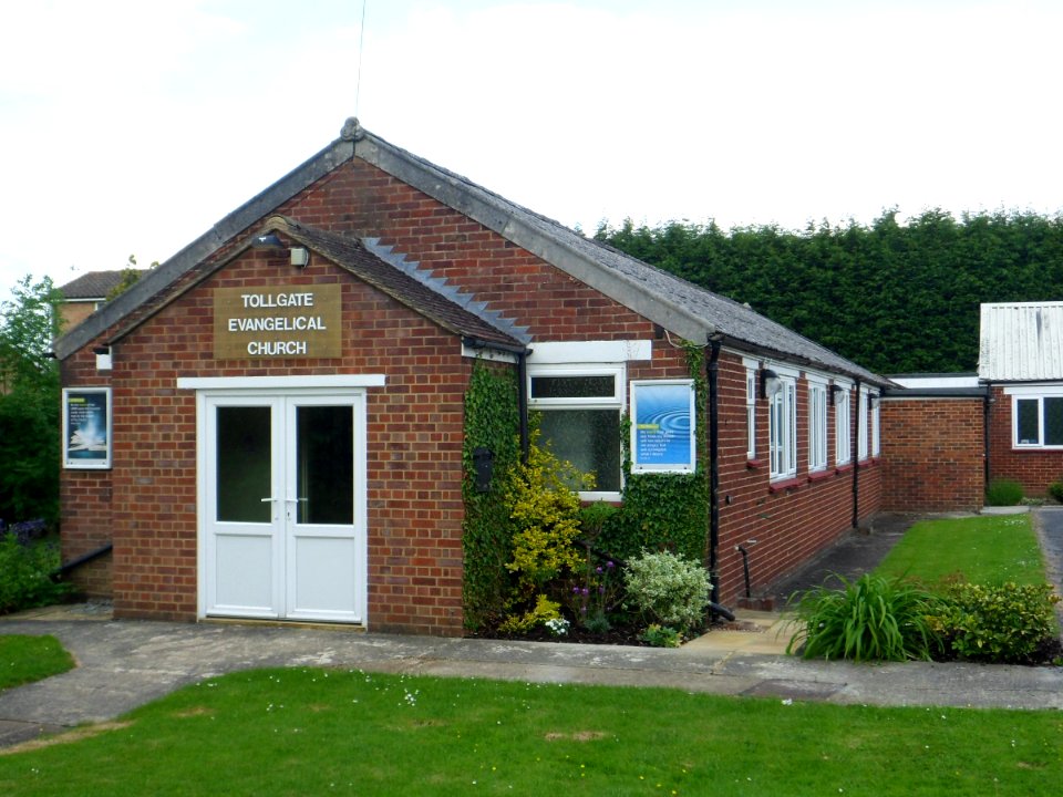 Tollgate Evangelical Church, Woodhatch Road, South Earlswood (June 2013) (1)