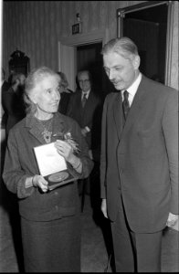 Tinta Drost met Laurenspenning, 1975