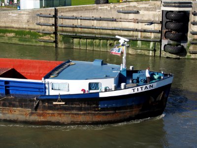 Titan (ship, 1971), ENI 04004540, Port of Antwerp pic4