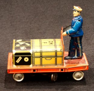 Tin toy suitcase trolley, pic1