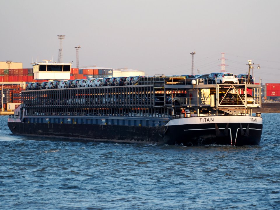 Titan (ship, 1981), ENI 02318288, Port of Antwerp pic2