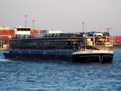 Titan (ship, 1981), ENI 02318288, Port of Antwerp pic2