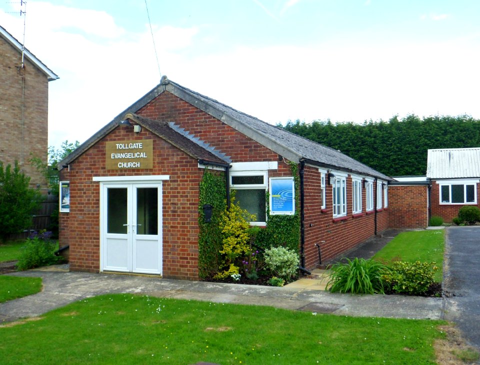Tollgate Evangelical Church, Woodhatch Road, South Earlswood (June 2013) (2)