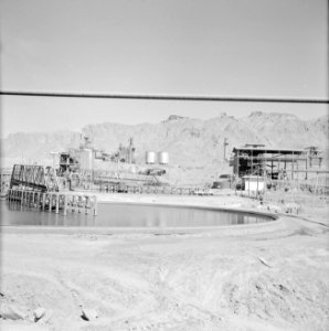Timna in de Negevwoestijn gezicht op het terrein van de kopermijnen met install, Bestanddeelnr 255-3647