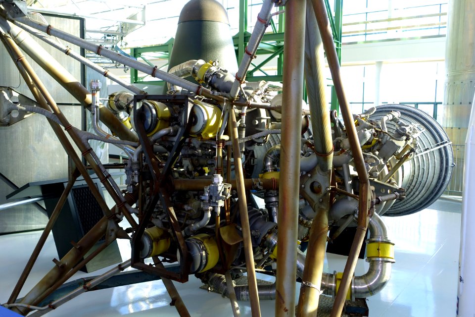 Titan I rocket engine - Evergreen Aviation & Space Museum - McMinnville, Oregon - DSC00803