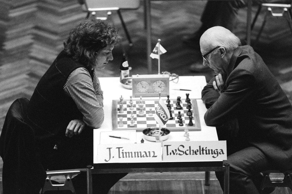 Timman (l) speelt de eerste ronde tegen Theo van Scheltinga, Bestanddeelnr 932-5627
