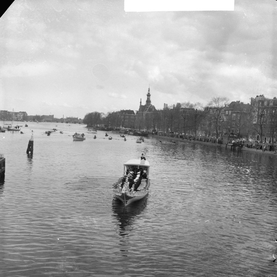 Tijdens de rondvaart in Koninklijke Sloep, Bestanddeelnr 913-8303