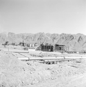 Timna in de Negevwoestijn het terrein van de kopermijnen met installaties en op, Bestanddeelnr 255-3661