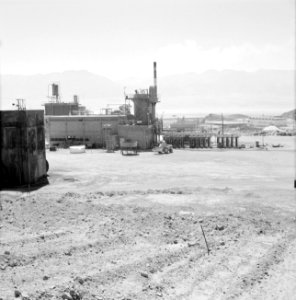 Timna in de Negevwoestijn het terrein van de kopermijnen met enkele hallen en i, Bestanddeelnr 255-3660