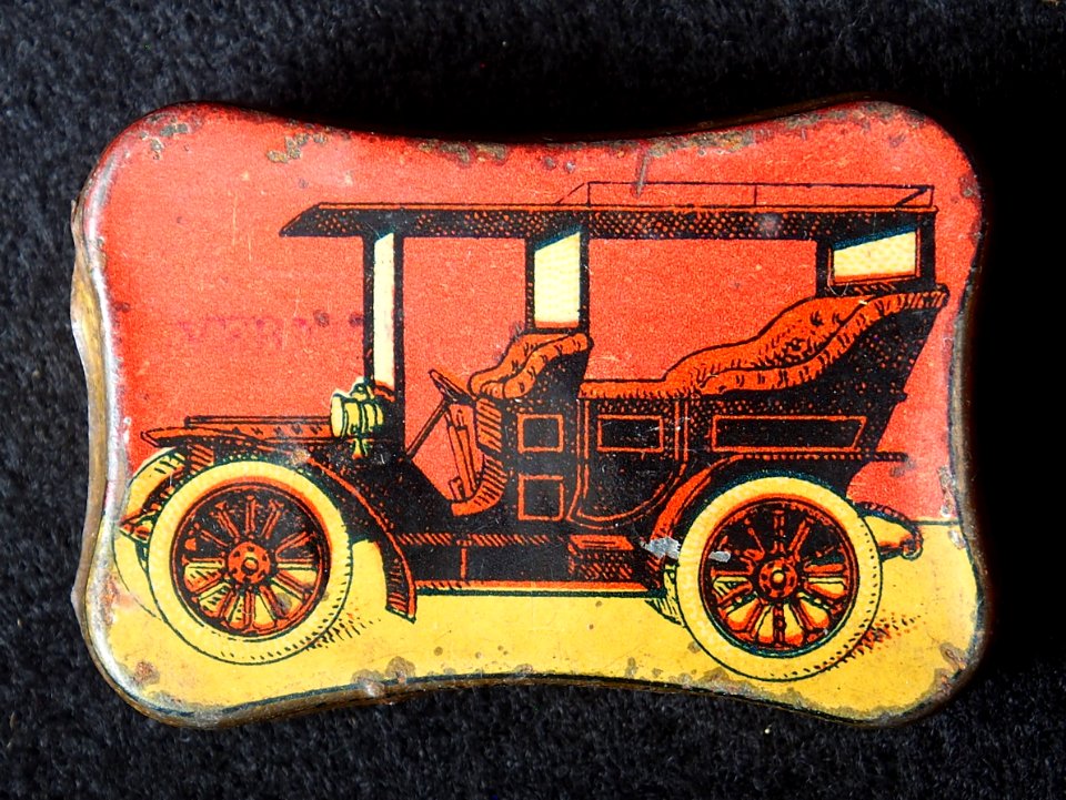 Tin with drawing of a T-Ford, foto1