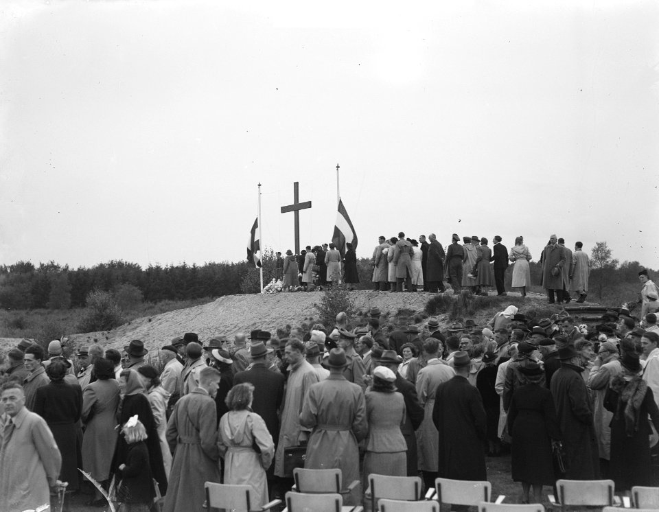 Tijdelijk monument in Amersfoort onthuld, Bestanddeelnr 904-2059
