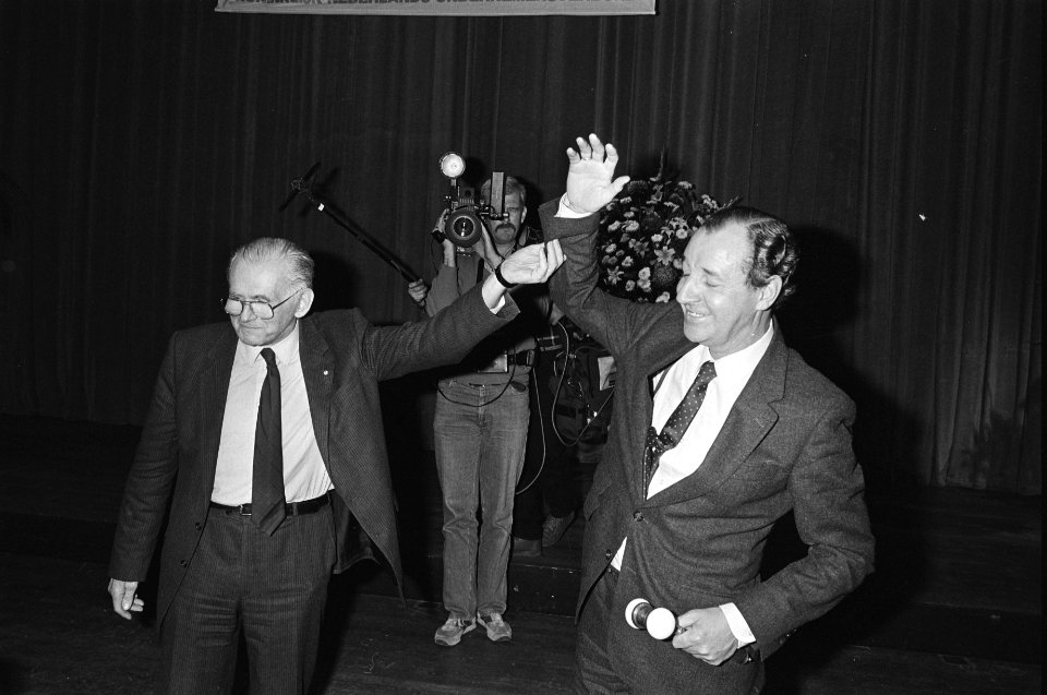 Tijdens een congres van het KNOV in Den Haag heeft voorzitter Perquin zijn funct, Bestanddeelnr 933-1376