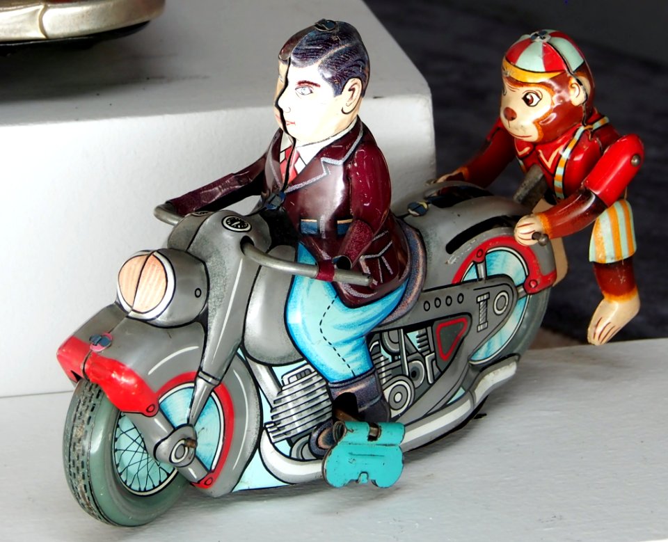 Tin toy motorcycle with monkey on its back, Musée du jouet de Colmar, pic1