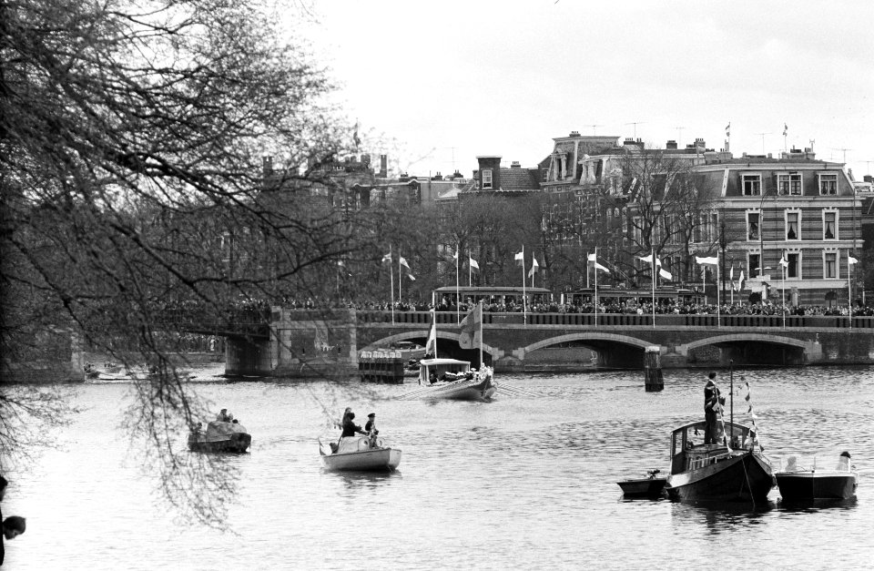 Tijdens de rondvaart in Koninklijke Sloep, Bestanddeelnr 913-8301