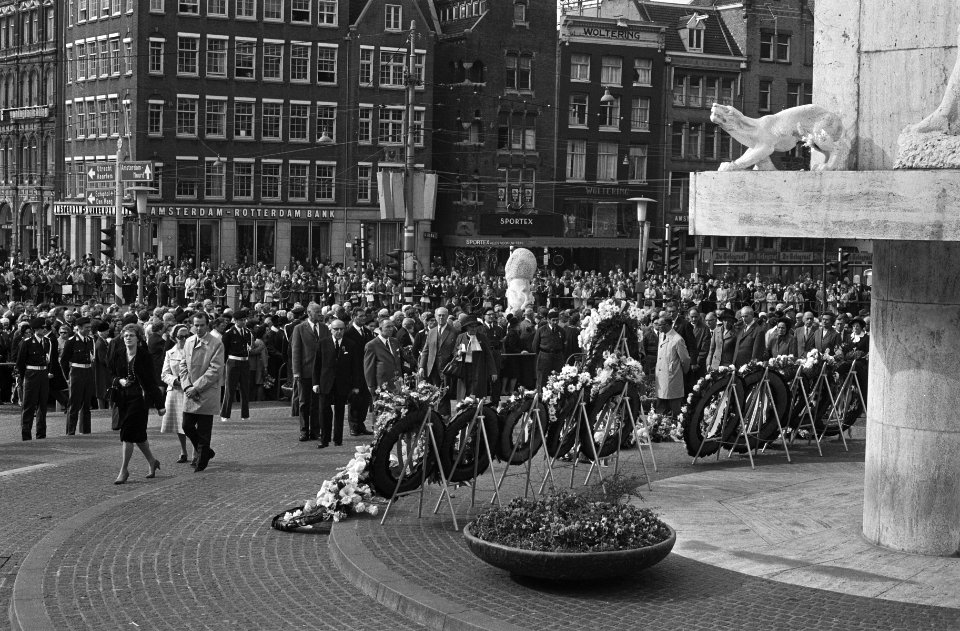 Tijdens de plechtigheid, Bestanddeelnr 924-5175