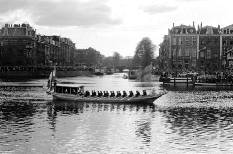 Tijdens de rondvaart in Koninklijke Sloep, Bestanddeelnr 913-8299