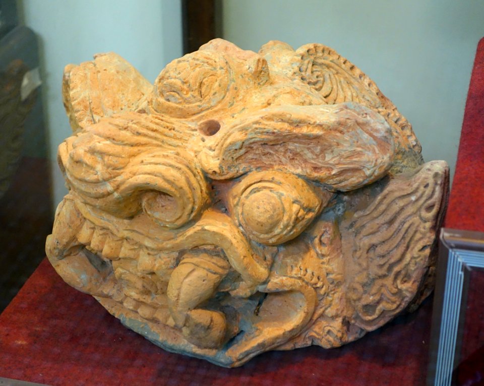 Tiger-head acroterion, Tran dynasty, late 13th to early 14th century AD, earthenware - Museum of Vietnamese History - Ho Chi Minh City - DSC06201